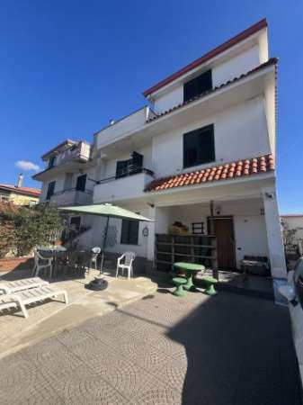 Foto RIF. 394 �85.000,00 FRONTE VILLAGGIO COPPOLA - VILLA CON GIARDINO