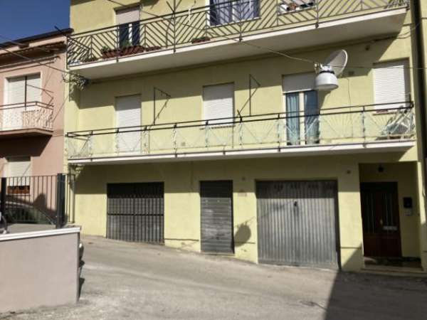 Foto Rif. 61 Appartamento piano 1 con balcone