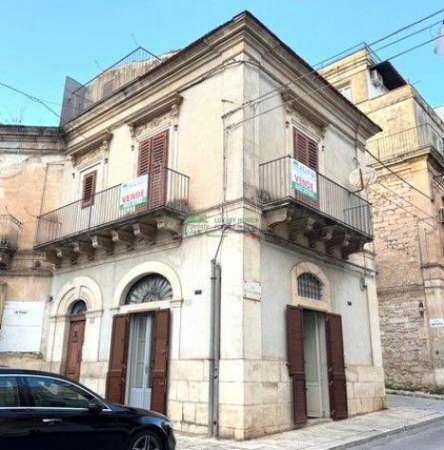 Foto Rif. 9599 - Immobile D' Epoca " Piazza Fonti "