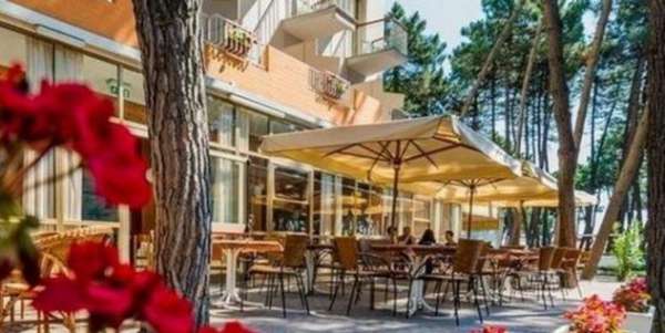 Foto Rif.M882: Albergo in vendita a Milano Marittima