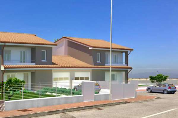 Foto Ronco all'Adige: Villa Bifamiliare