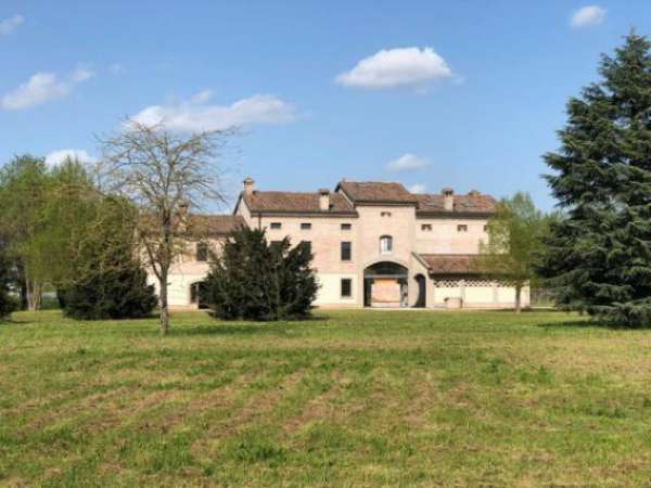 Foto Rustico / Casale di 1100 m con pi� di 5 locali in vendita a Carpi