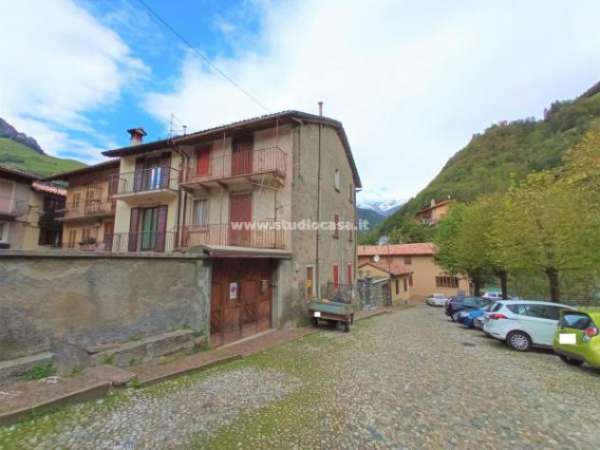 Foto Rustico / Casale di 200 m con pi� di 5 locali in vendita a Ardesio