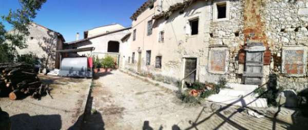 Foto Rustico / Casale di 268 m con pi� di 5 locali in vendita a Val Liona