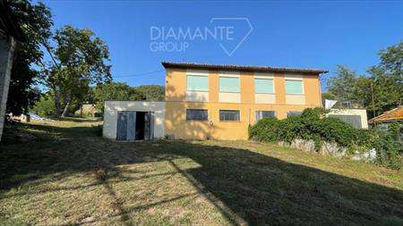 Foto Rustico casale in Vendita, 4 Locali, 3 Camere, 510 mq (URBANIA)
