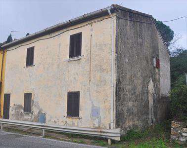 Foto Rustico casale in Vendita, pi� di 6 Locali, 3 Camere, 200 mq (RO