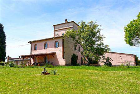Foto Rustico casale in Vendita, pi� di 6 Locali, 5 Camere, 520 mq (CA
