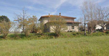 Foto Rustico casale in Vendita, pi� di 6 Locali, 6 Camere, 300 mq (FA