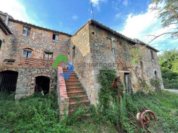 Foto Rustico da ristrutturare posto all�interno di un antico Borgo della Montagnola senese