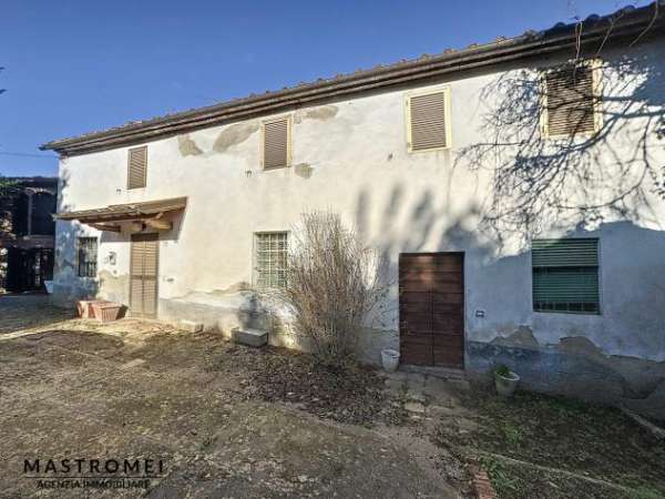 Foto RUSTICO di 10 vani e di 213 mq (MONTECARLO) rif. 3554