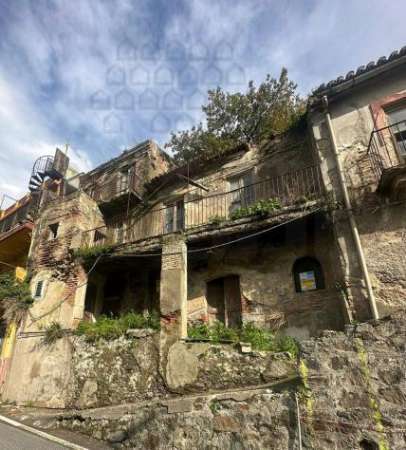 Foto RUSTICO di 5 vani e di 100 mq (MESSINA) rif. 2VS17522