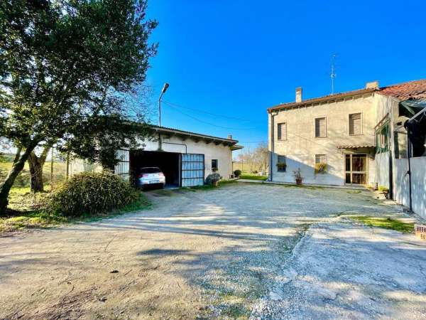 Foto Rustico in vendita a Bagnolo San Vito