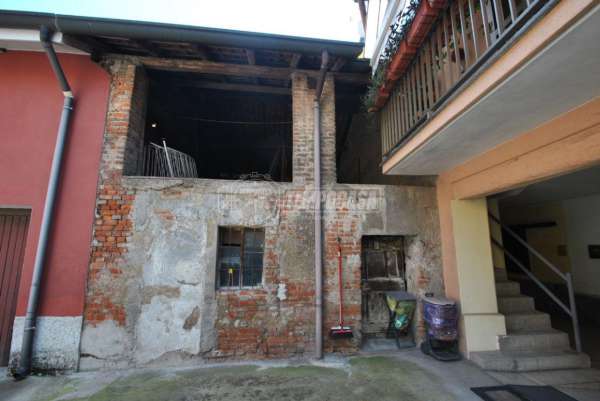 Foto Rustico in vendita a Caronno Pertusella