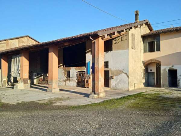 Foto Rustico in Vendita a Castel Mella