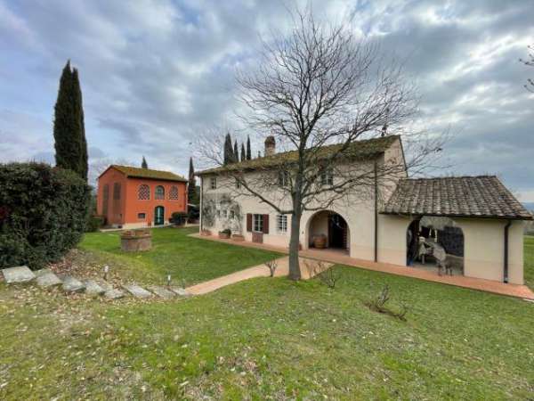 Foto Rustico in vendita a Cerreto Guidi 570 mq  Rif: 1242137