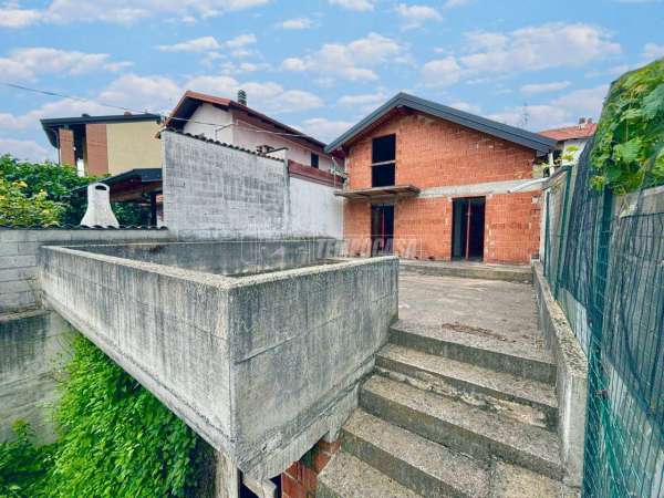 Foto Rustico in vendita a Fino Mornasco