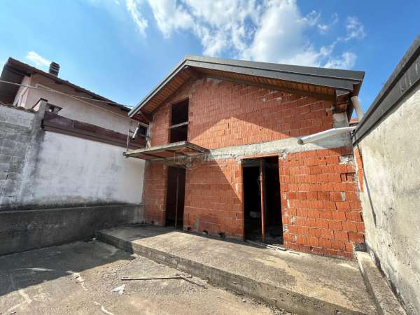 Foto Rustico in vendita a Fino Mornasco