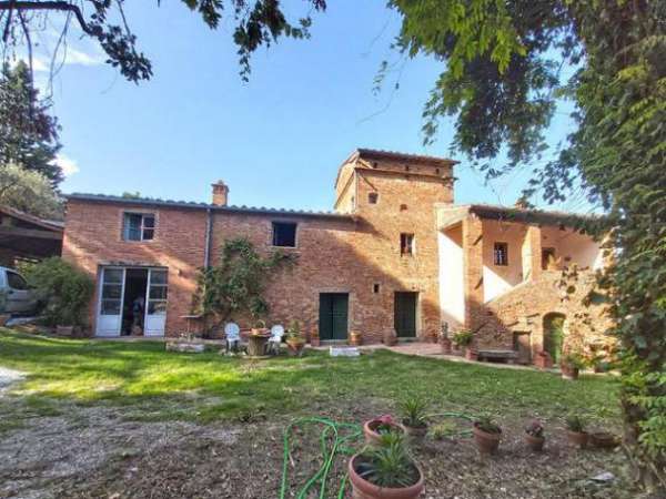 Foto Rustico in vendita a Foiano Della Chiana - 8 locali 500mq