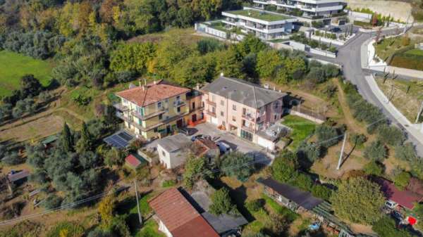 Foto Rustico in Vendita a Garda Garda
