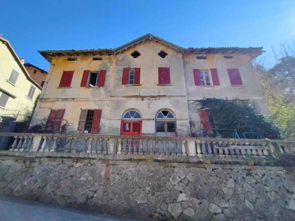 Foto Rustico in vendita a Lasnigo