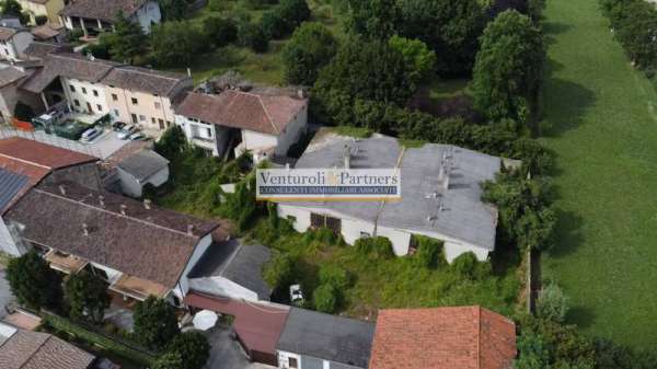 Foto Rustico in Vendita a Lonato del Garda Esenta