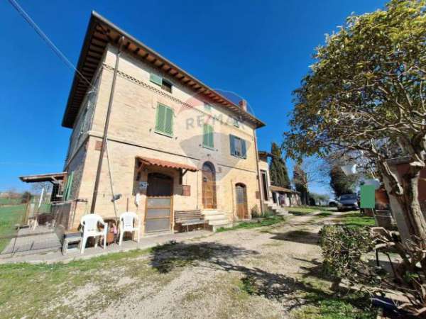 Foto Rustico in vendita a Montefalco - 5 locali 300mq