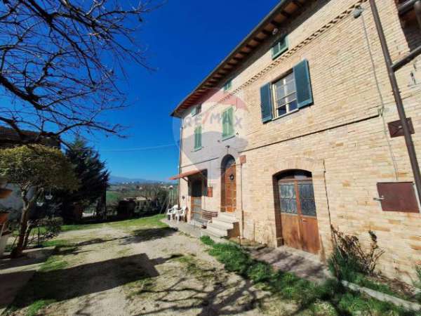 Foto Rustico in vendita a Montefalco - 6 locali 359mq