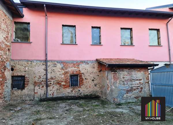 Foto Rustico in vendita a Oggiona Con Santo Stefano