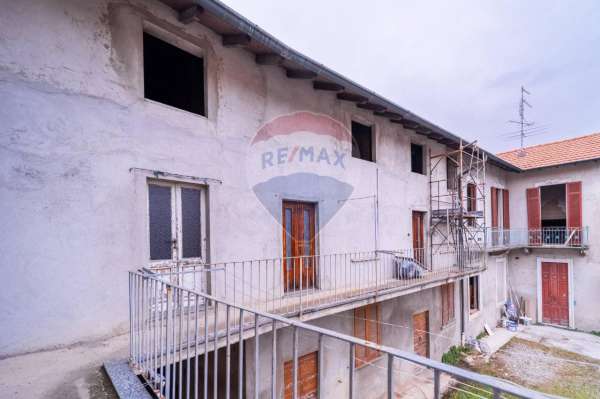 Foto Rustico in vendita a Olgiate Olona