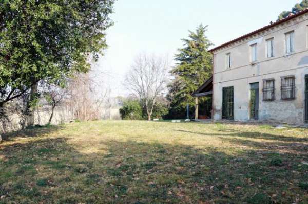 Foto Rustico in vendita a Osimo