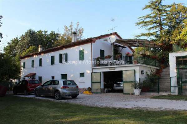Foto Rustico in vendita a Pesaro - 16 locali 327mq