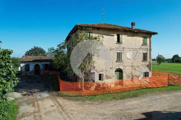 Foto Rustico in vendita a Reggio Emilia - 12 locali 524mq