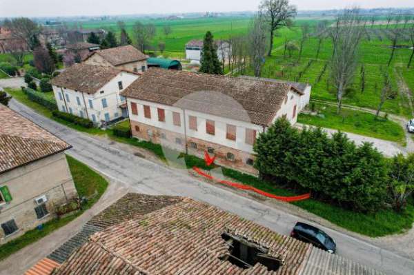 Foto Rustico in vendita a Reggio Emilia - 7 locali 598mq