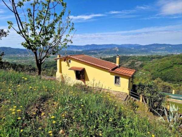 Foto Rustico in vendita a Sarzana