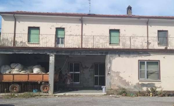 Foto Rustico in vendita a Savignano sul Rubicone
