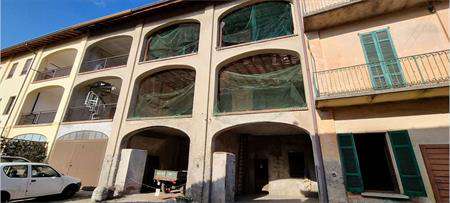Foto Rustico/Casale in Vendita, 6 Locali, 300 mq, Fenegr�