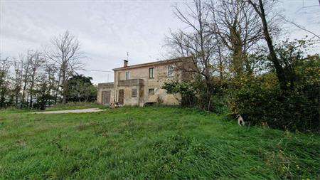 Foto Rustico/Casale in Vendita, pi� di 6 Locali, 275 mq, Montelabbate