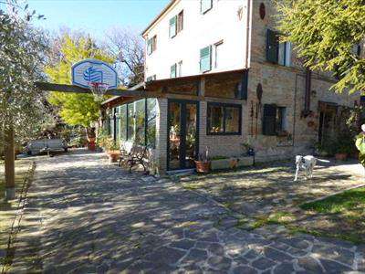 Foto Rustico/Casale in Vendita, pi� di 6 Locali, 350 mq, Vallefoglia