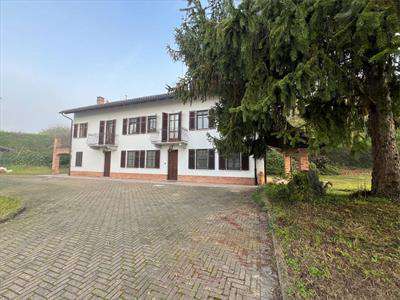 Foto Rustico/Casale in Vendita, pi� di 6 Locali, 360 mq, Monale