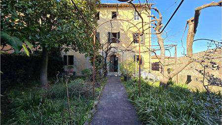 Foto Rustico/Casale in Vendita, pi� di 6 Locali, 380 mq, Montecarlo