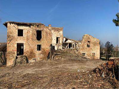 Foto Rustico/Casale in Vendita, pi� di 6 Locali, 500 mq, Vallefoglia
