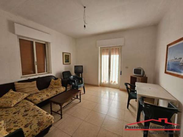 Foto Salice - Semindipendente 1 piano n.a con cortile, garage e ampio deposito