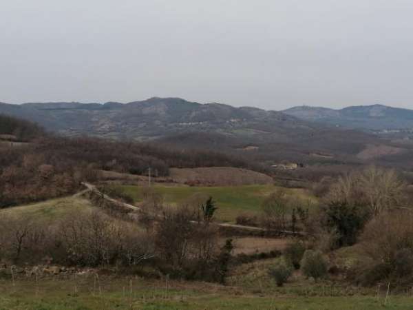 Foto San Valentino � una frazione del comune Toscano di Sorano, nella provincia di Grosseto, in Maremma. Il paese sorge alle pendici orientali del Monte El