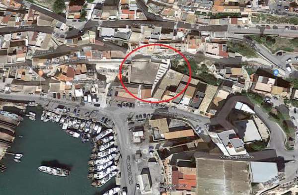 Foto SCIACCA PRESSI PORTO LOCALE COMMERCIALE SU DUE PIANI mq.700