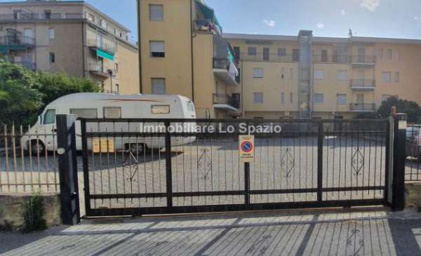 Foto Scoperto in vendita a Andora