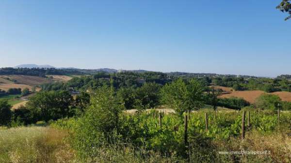 Foto Seminativo in vendita a Perugia