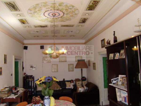Foto Semindipendente di ampia metratura ai margini del borgo