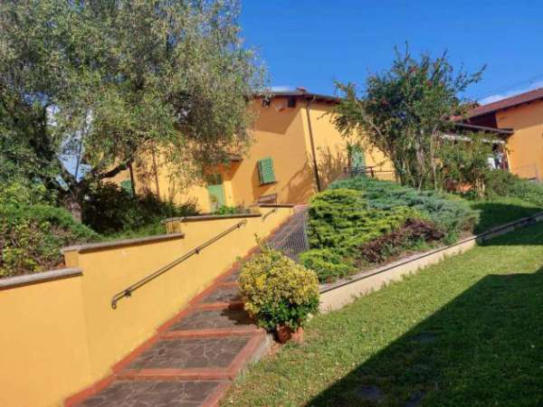 Foto Semindipendente in vendita a Castelnuovo Magra