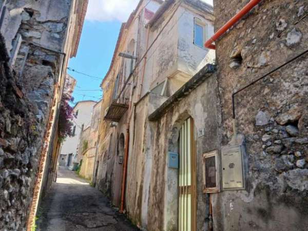 Foto Semindipendente in vendita a Salerno
