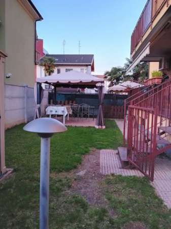 Foto Sesto San Giovanni appartamento con giardino privato e ampio locale multiuso